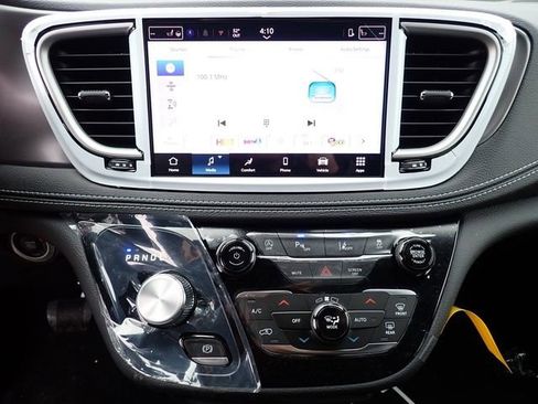 New 2026 Chrysler Pacifica Select image 21