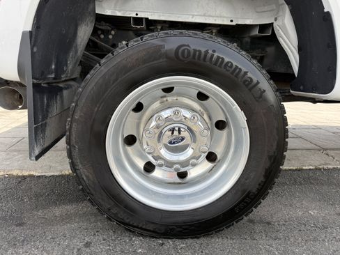 Used 2024 Ford F450 Platinum w/ FX4 Off-Road Package AWD/4WD image 35