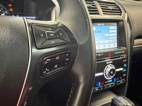 Used 2018 Ford Explorer Limited w/ Equipment Group 301A AWD/4WD image 17
