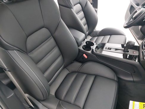 New 2026 Porsche Macan S image 12
