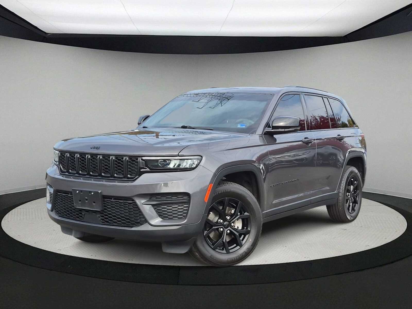 Used 2024 Jeep Grand Cherokee Altitude AWD/4WD image 1
