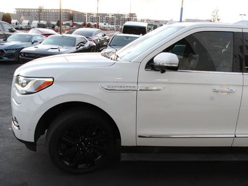 Used 2022 Lincoln Navigator Reserve image 5