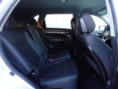 Used 2015 Kia Sorento LX image 13