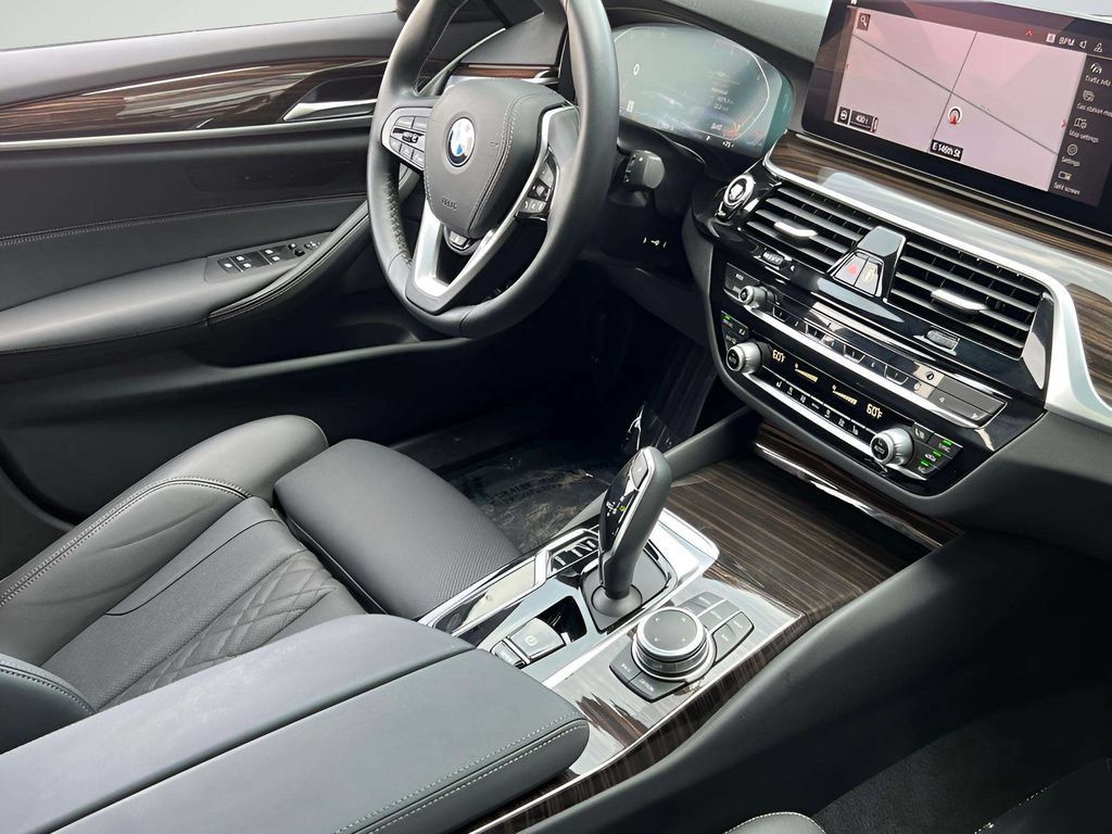Used 2022 BMW 530i xDrive w/ Convenience Package AWD/4WD image 6
