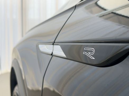 Certified 2023 Volkswagen Tiguan SEL R-Line image 38