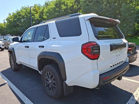 Used 2025 Toyota 4Runner SR5 AWD/4WD image 3
