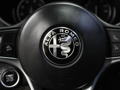 Used 2018 Alfa Romeo Stelvio Ti Sport AWD/4WD image 12
