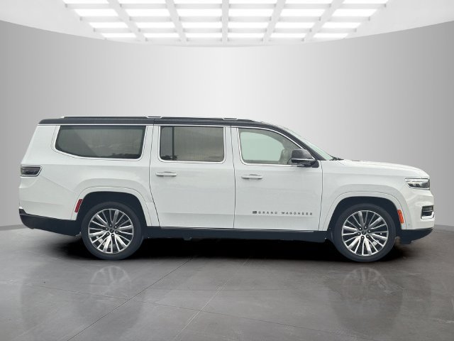 Used 2023 Jeep Grand Wagoneer L Series III w/ Rear Seat Video Group 1 AWD/4WD image 8