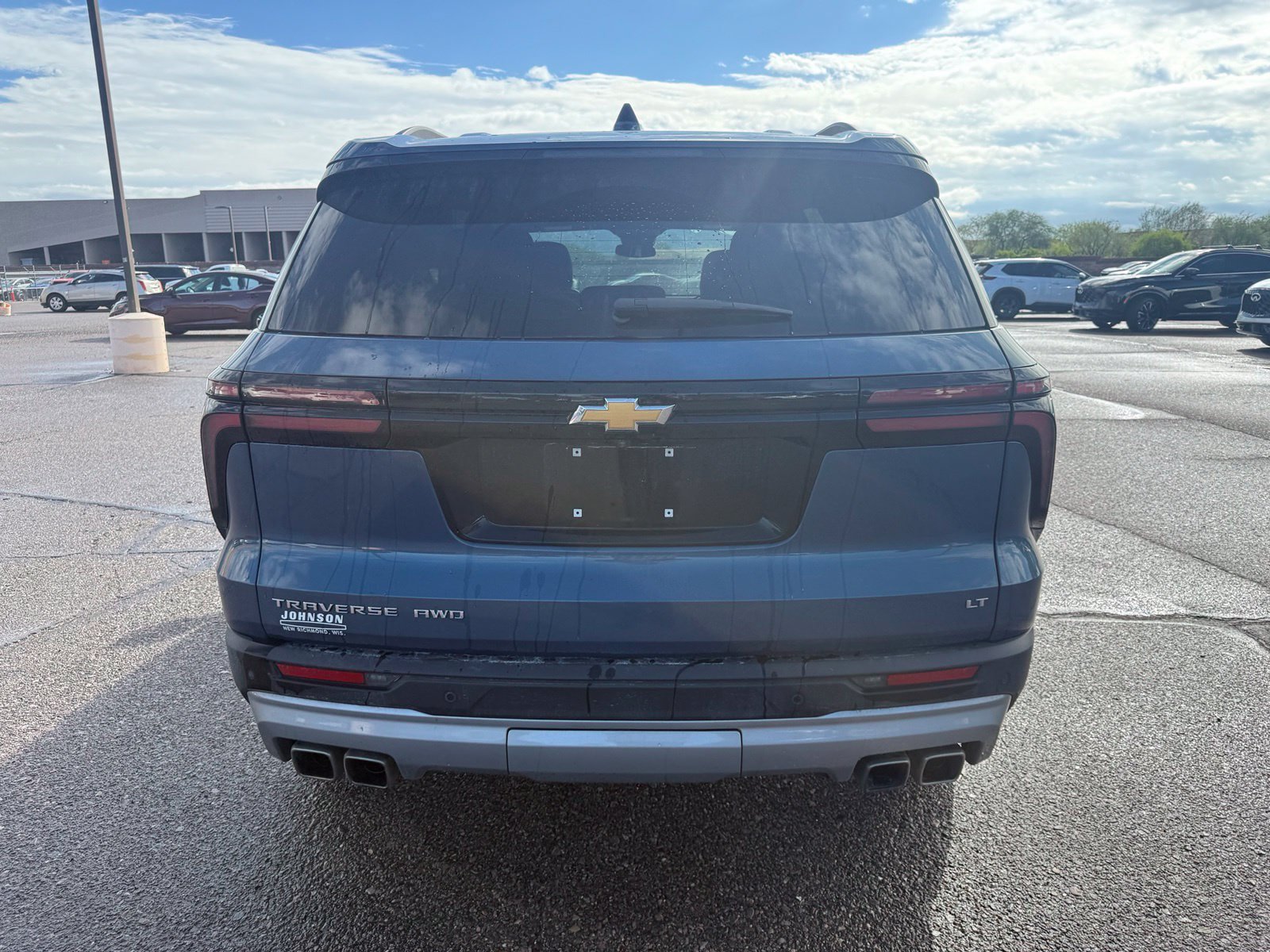 Used 2024 Chevrolet Traverse LT w/ Trailering Package AWD/4WD image 6
