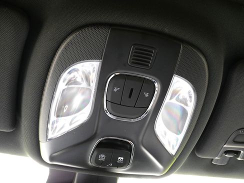 Used 2023 Jeep Compass Limited w/ Sun and Sound Group AWD/4WD image 17