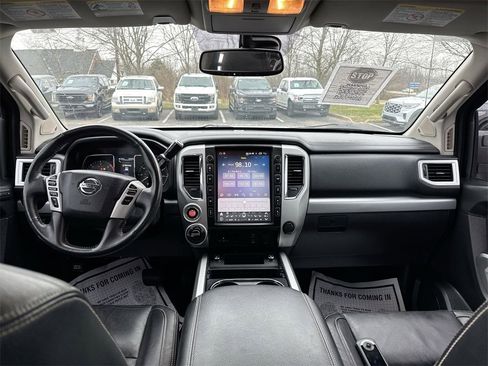 Used 2017 Nissan Titan PRO-4X image 10