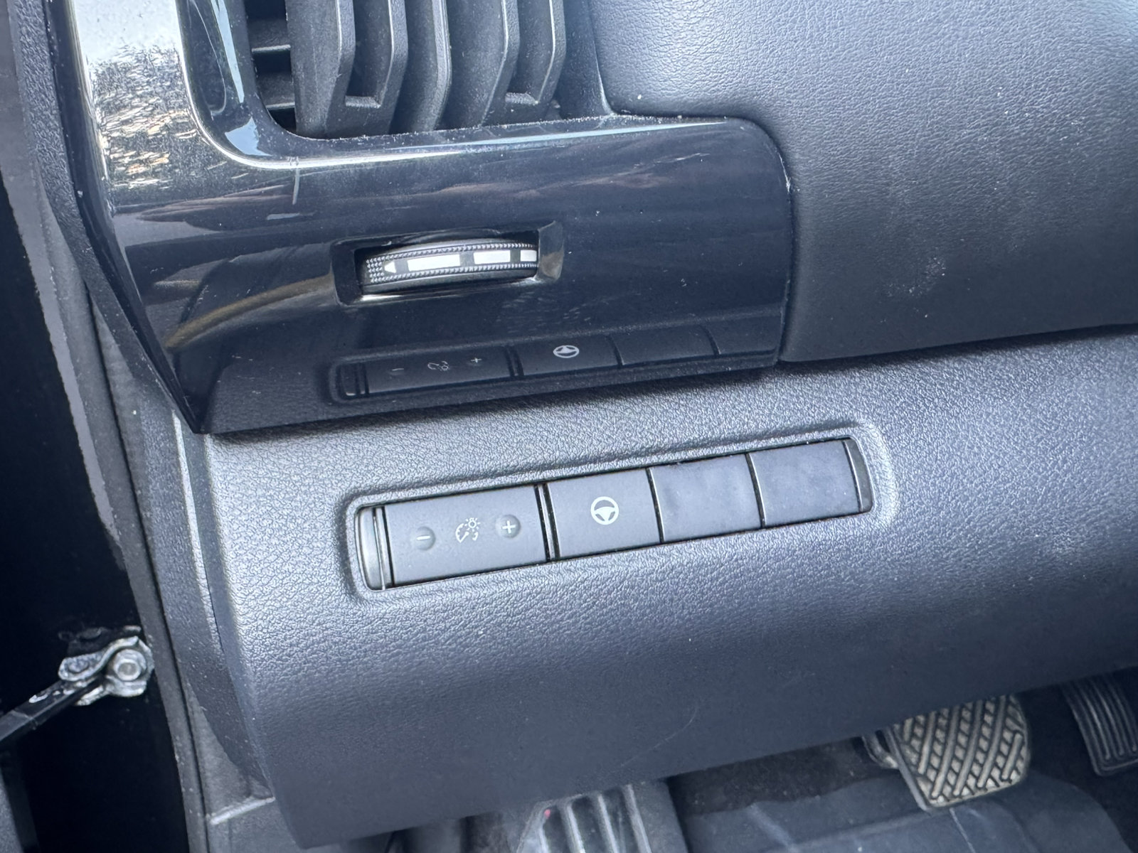 Used 2024 Nissan Pathfinder SV AWD/4WD image 36