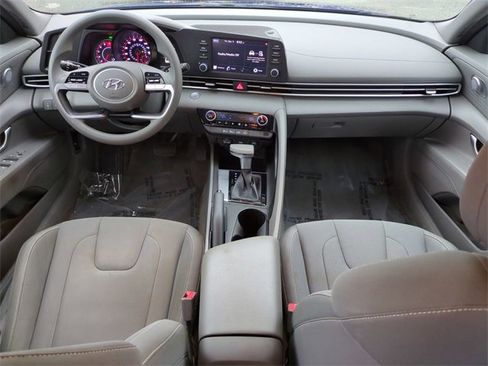 Used 2022 Hyundai Elantra SEL w/ Preferred Accessory Package image 14