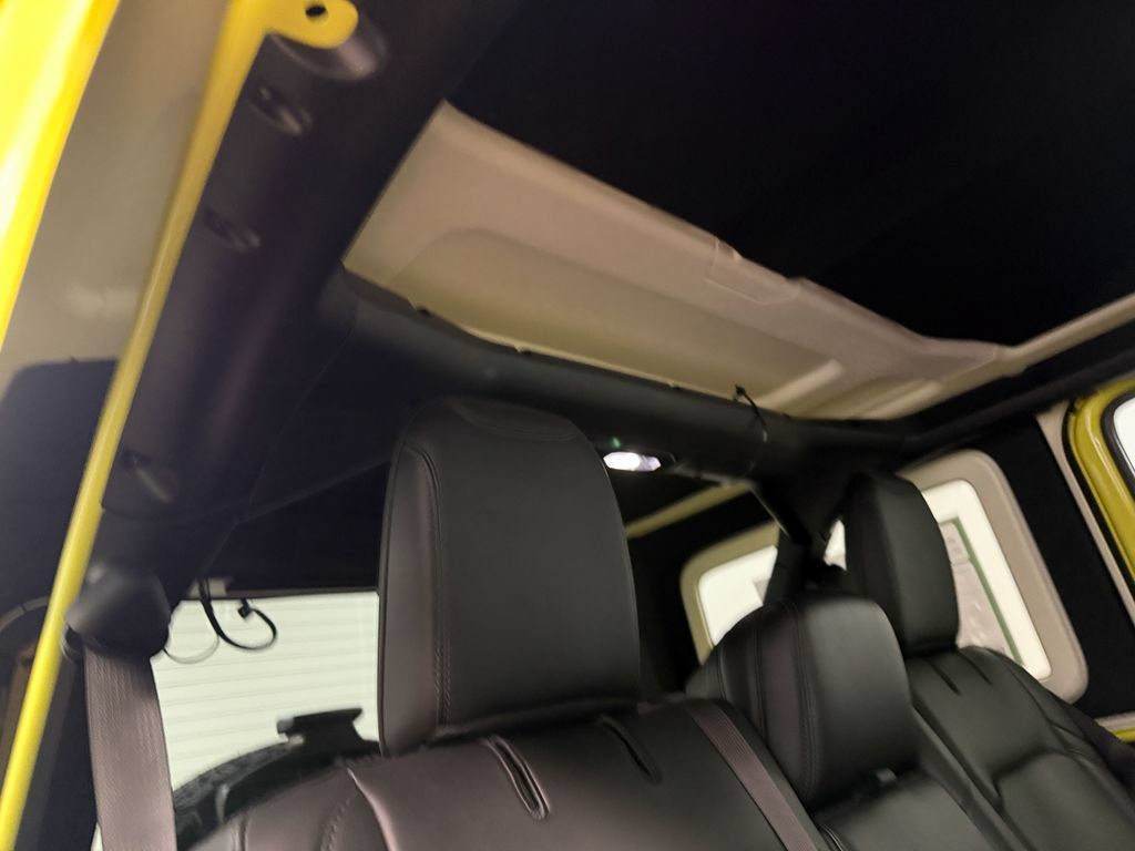 Used 2024 Jeep Wrangler Unlimited Rubicon AWD/4WD image 15