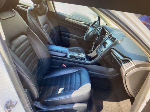 Used 2018 Ford Fusion SE w/ Equipment Group 602A image 11