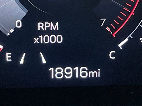 Used 2025 GMC Yukon XL Denali image 6