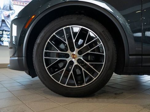 Used 2025 Porsche Macan Electric image 11