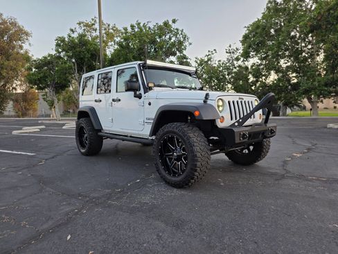 Used 2017 Jeep Wrangler Unlimited Sport w/ Quick Order Package 24S AWD/4WD image 3