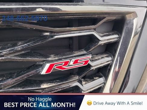 Used 2023 Chevrolet Traverse RS image 8