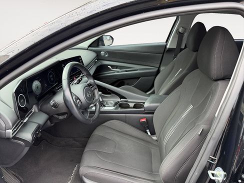 Used 2022 Hyundai Elantra SEL w/ Convenience + Premium Package FWD image 9
