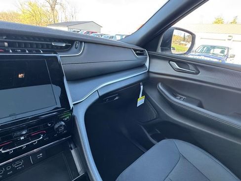 New 2025 Jeep Grand Cherokee Laredo X w/ Luxury Tech Group I AWD/4WD image 42