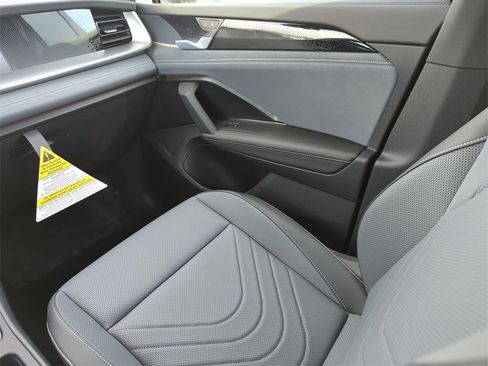 New 2026 Volkswagen Tiguan SE R-Line image 25