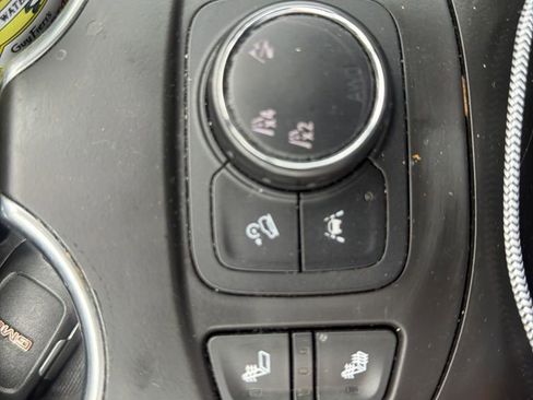 Used 2020 GMC Terrain SLT image 26