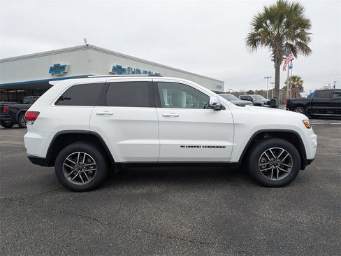 Used 2022 Jeep Grand Cherokee Limited image 3