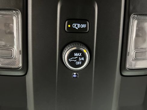 Used 2025 Chevrolet Suburban LT RWD image 70