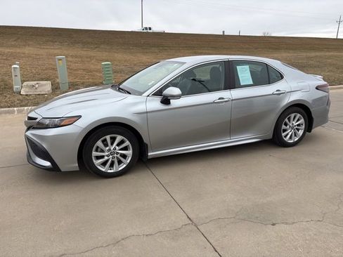 Used 2022 Toyota Camry SE FWD image 7
