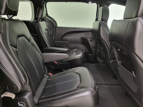 Used 2024 Chrysler Pacifica Touring-L w/ S Appearance Package image 40