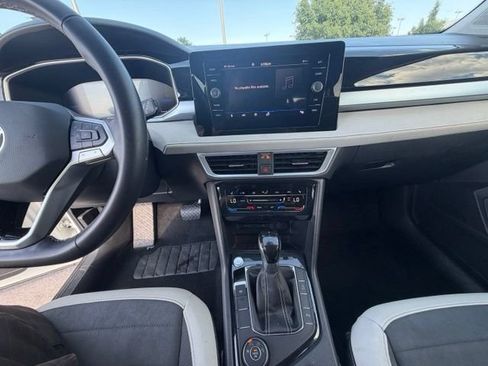 Used 2025 Volkswagen Taos SE AWD/4WD image 22
