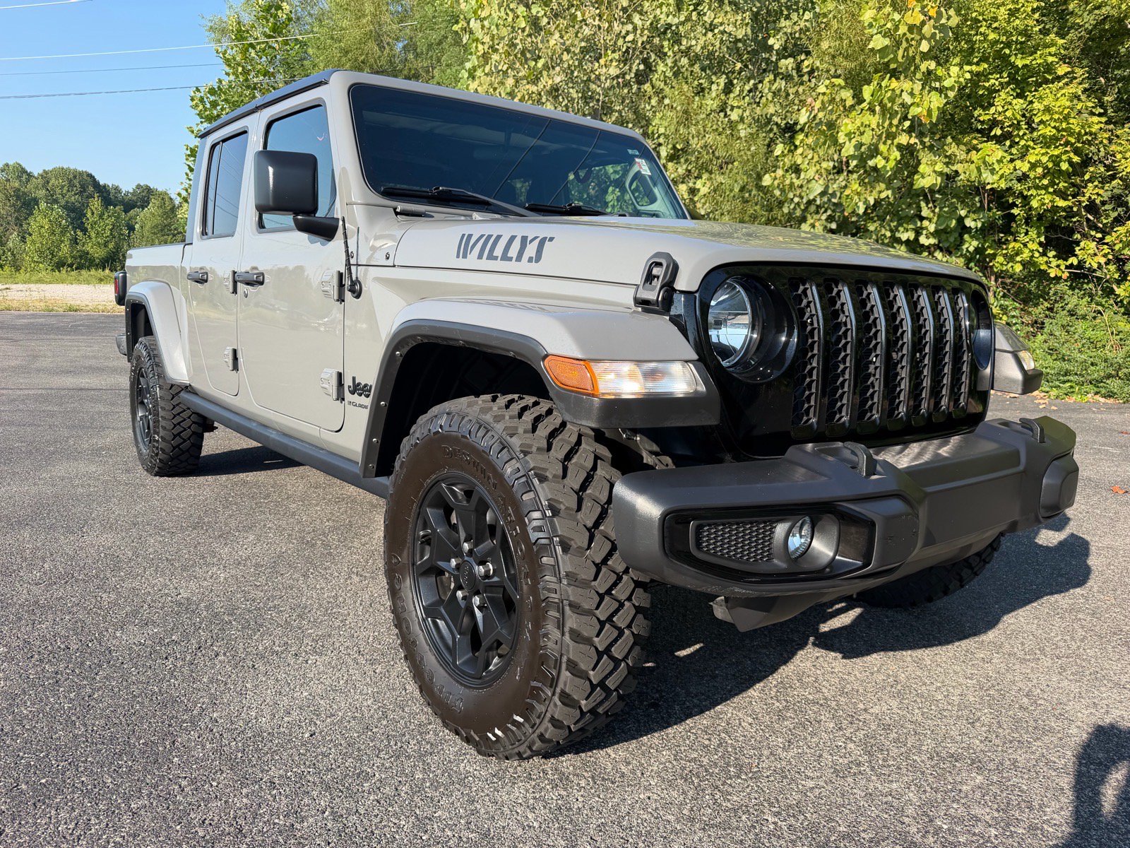 Used 2023 Jeep Gladiator Sport AWD/4WD image 3