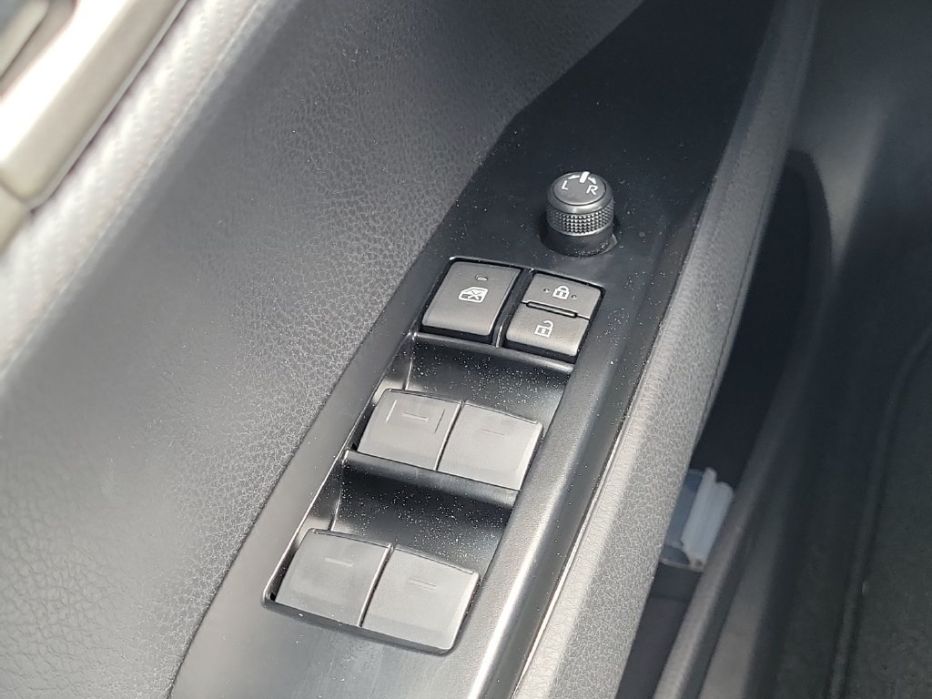 Used 2026 Toyota Camry SE FWD image 32