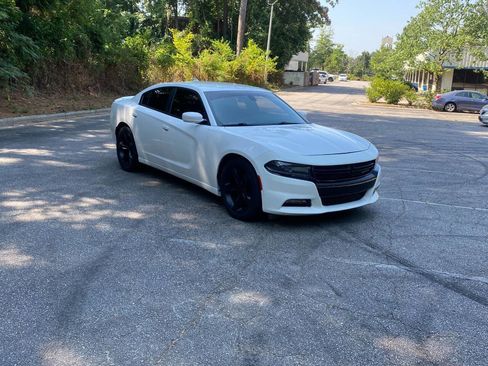 Used 2018 Dodge Charger R/T RWD image 3