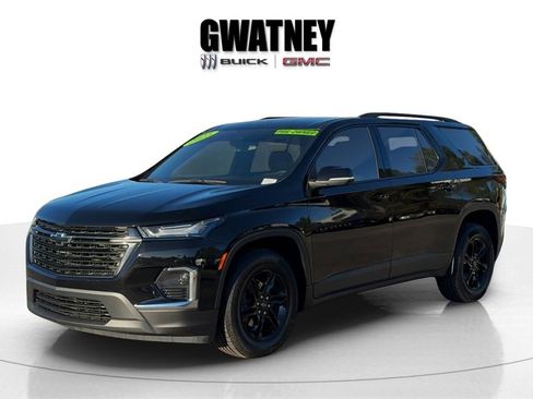 Used 2023 Chevrolet Traverse LT image 3