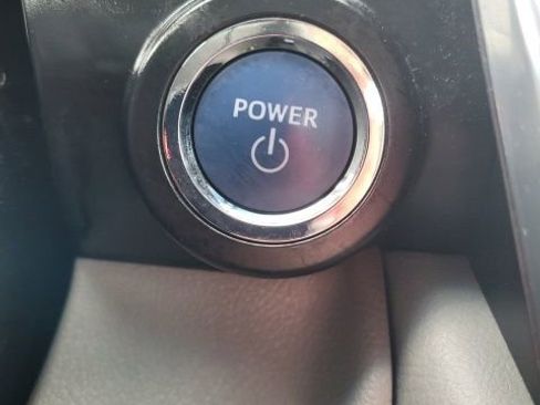 Used 2015 Toyota Camry LE image 29