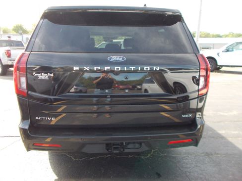 Used 2025 Ford Expedition Max Active AWD/4WD image 3