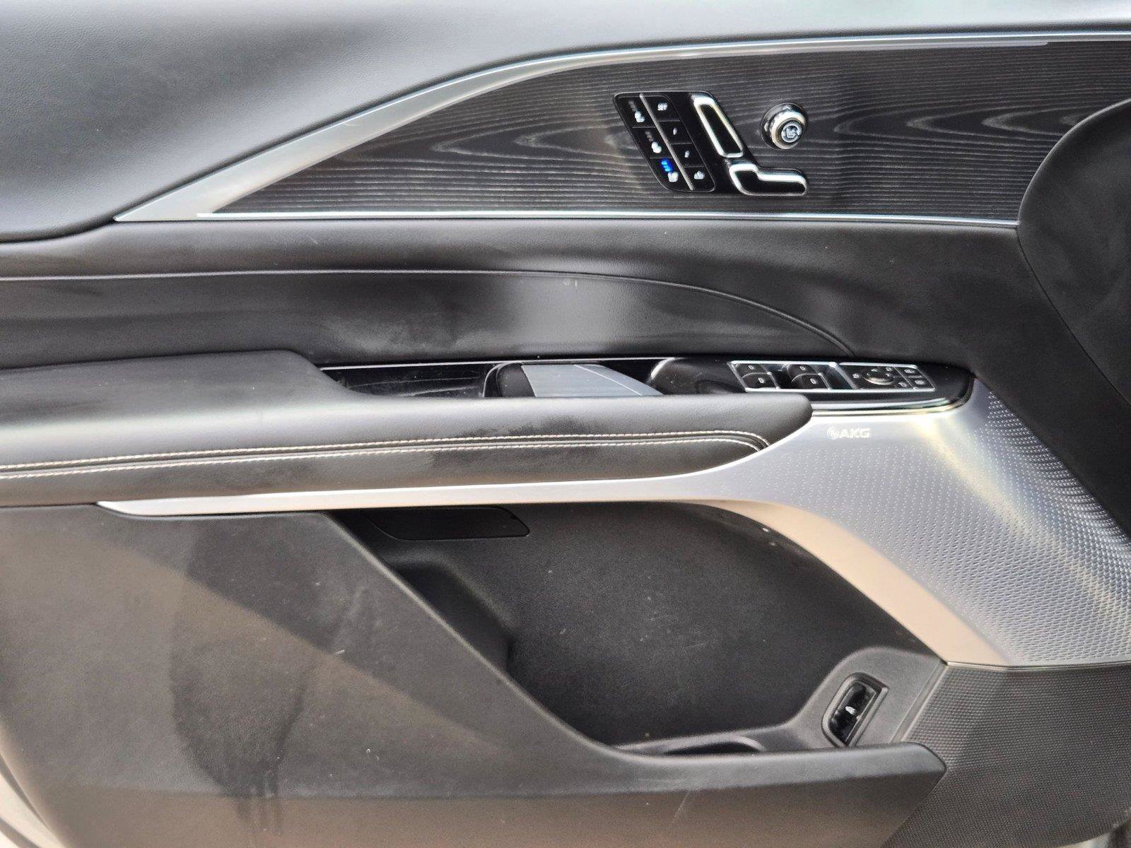 Certified 2025 Cadillac Lyriq Luxury w/ LPO, Floor Liner Package AWD/4WD image 9