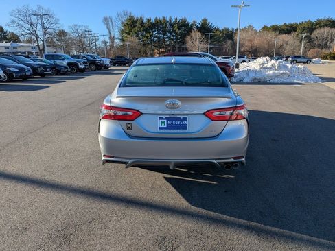Used 2019 Toyota Camry SE image 4