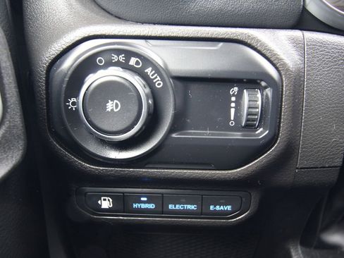 Used 2023 Jeep Wrangler Unlimited Sahara image 22