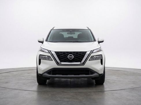 Used 2025 Nissan Rogue SV AWD/4WD image 2