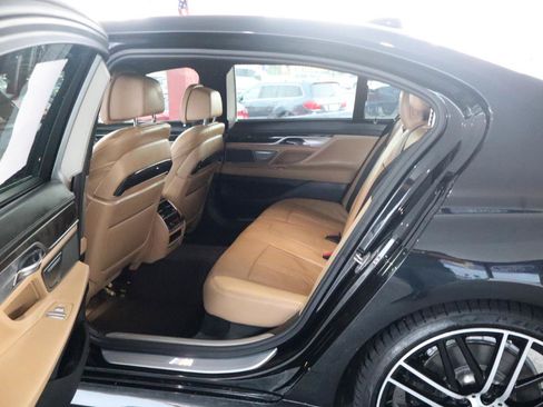 Used 2017 BMW 740i RWD image 32