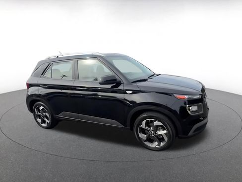 Used 2025 Hyundai Venue SEL image 2