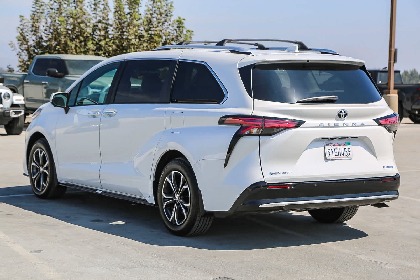 Used 2026 Toyota Sienna Platinum AWD/4WD image 7