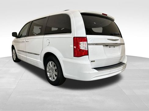 Used 2014 Chrysler Town & Country Touring FWD image 3