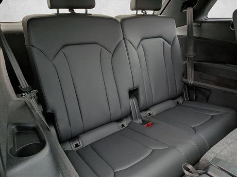 Certified 2025 Audi Q7 Premium Plus image 20