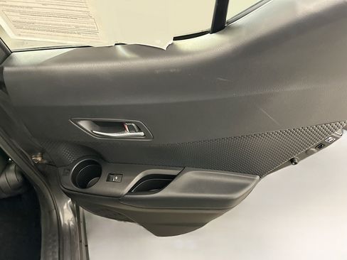 Used 2019 Toyota C-HR XLE FWD image 30