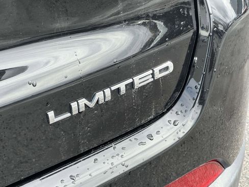 Used 2022 Jeep Compass Limited image 9