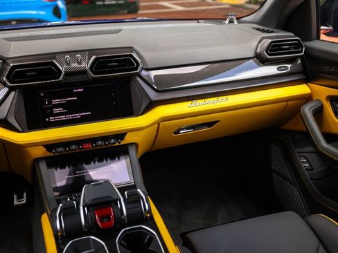 Used 2025 Lamborghini Urus SE AWD/4WD image 59